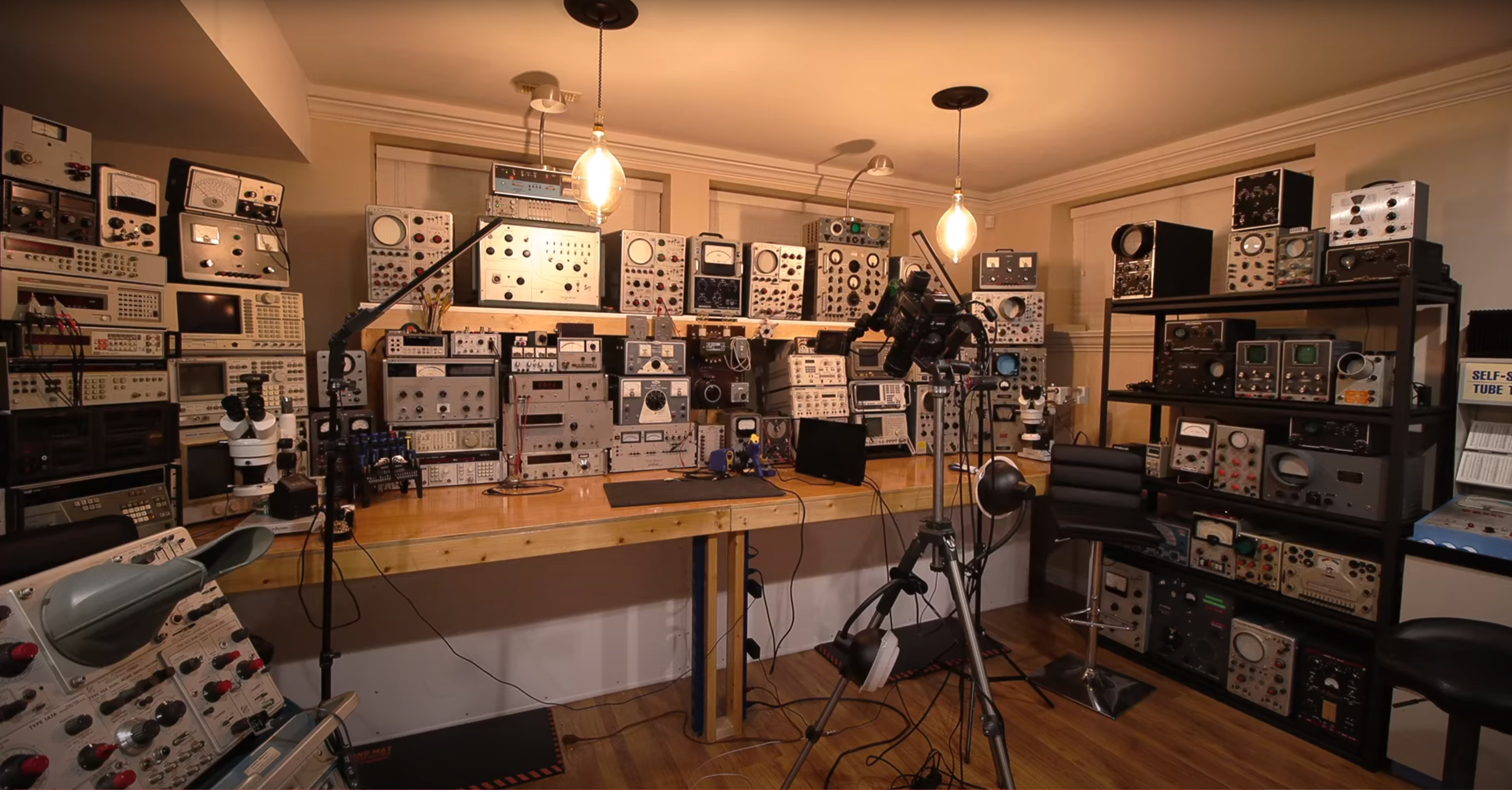 meeting-backgrounds/Mr Carlsons Lab-006.jpg